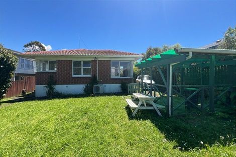 Photo of property in 2/8 Evelyn Place, Hillcrest, Auckland, 0627