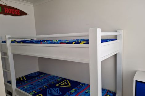 Photo of property in 90 Seventh Avenue, Urenui, 4377