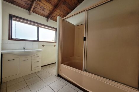 Photo of property in 60a Queenstown Road, Onehunga, Auckland, 1061