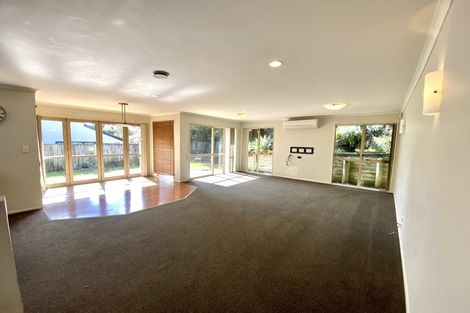 Photo of property in 28 Black Teal Close, Unsworth Heights, Auckland, 0632