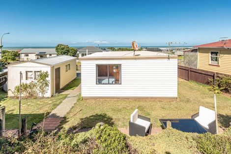 Photo of property in 22 Okiwa Terrace, Waiinu Beach, Wanganui, 4588
