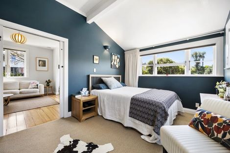 Photo of property in 57 Eden Street, Island Bay, Wellington, 6023