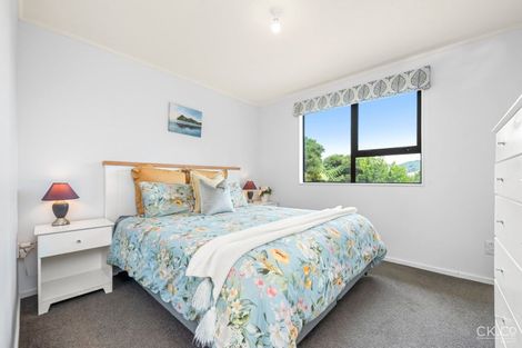 Photo of property in 180 Holborn Drive, Stokes Valley, Lower Hutt, 5019