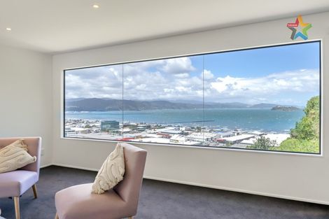 Photo of property in 18 Korokoro Road, Korokoro, Lower Hutt, 5012