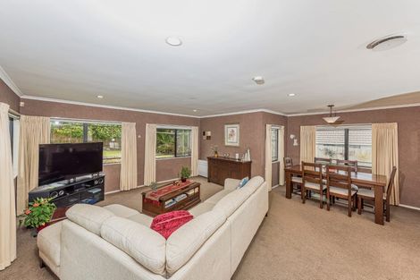 Photo of property in 15 Hogarth Rise, West Harbour, Auckland, 0618