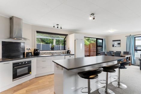 Photo of property in 11 Sunhaven Drive, Newlands, Wellington, 6037