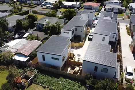 Photo of property in 4/4 Edgerton Road, Te Atatu Peninsula, Auckland, 0610