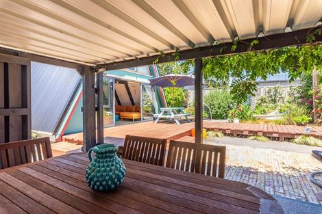 Photo of property in 10 Hastings Street, Waikanae Beach, Waikanae, 5036