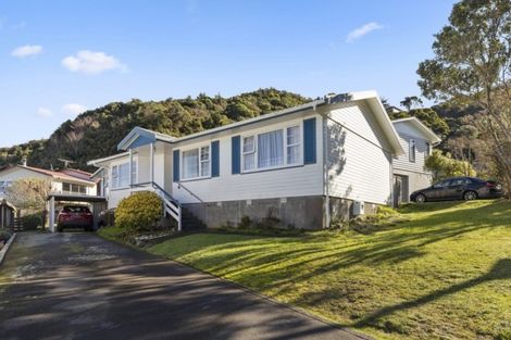 Photo of property in 71 Miromiro Road, Normandale, Lower Hutt, 5010