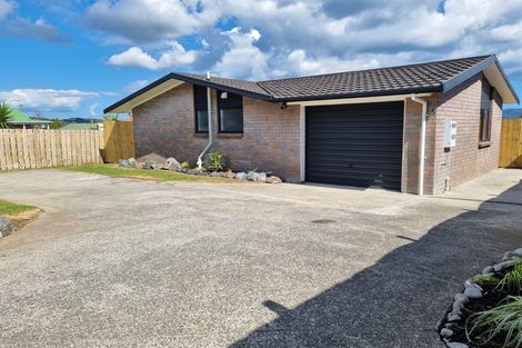Photo of property in 4186a Great North Road, Glendene, Auckland, 0602