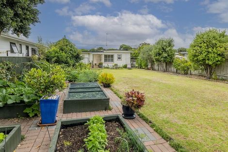 Photo of property in 15 The Avenue, Otaki Beach, Otaki, 5512