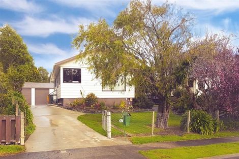 Photo of property in 13 Fernleigh Avenue, Waiuku, 2123