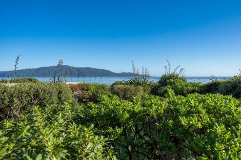 Photo of property in 17 Oratia Street, Waikanae Beach, Waikanae, 5036
