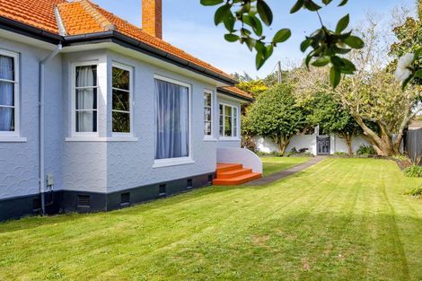 Photo of property in 230 South Road, Hawera, 4610