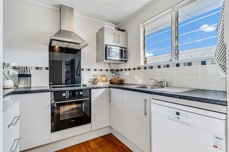 Photo of property in 24 Eddowes Street, Manurewa, Auckland, 2102