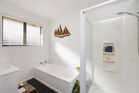 Photo of property in 55 Meridian Grove, Kelvin Grove, Palmerston North, 4414