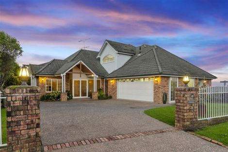 Photo of property in 64 Waldorf Crescent, Orewa, 0931