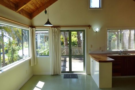 Photo of property in 1282 Whangaparaoa Road, Army Bay, Whangaparaoa, 0930