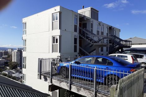 Photo of property in Fairmont Flats, 5a/20 Maarama Crescent, Aro Valley, Wellington, 6021