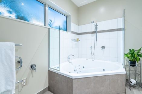 Photo of property in 31 Matheson Crescent, Albert Town, Wanaka, 9305