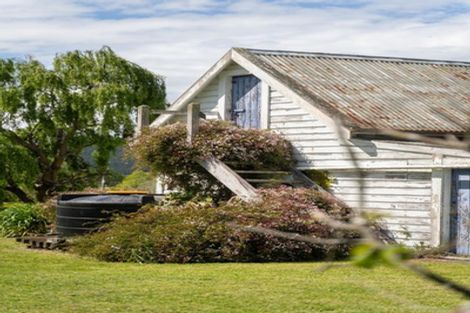 Photo of property in 114 Hinakura Road, Martinborough, Carterton, 5784