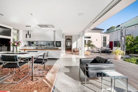 Photo of property in 2 Tainui Road, Devonport, Auckland, 0624