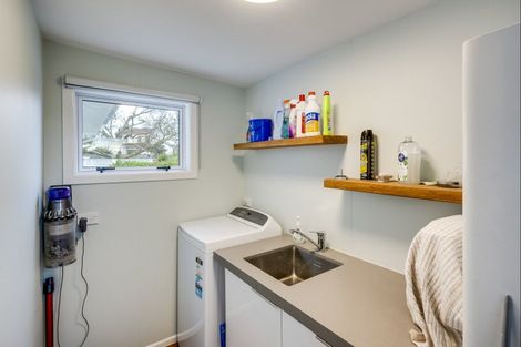 Photo of property in 64 Middle Road, Havelock North, 4130