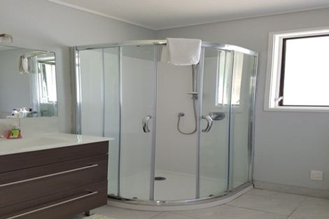 Photo of property in 1/24 Contessa Drive, Glenfield, Auckland, 0629