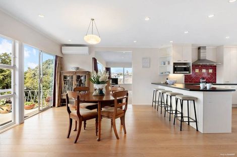 Photo of property in 35 Montgomery Avenue, Rothesay Bay, Auckland, 0630