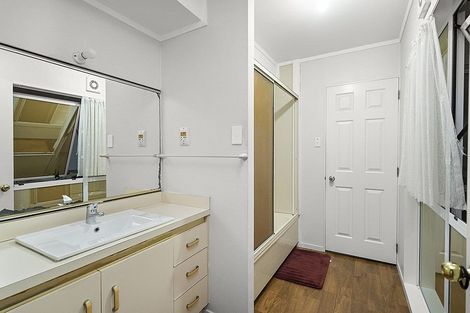 Photo of property in 2/20 Ross Martin Court, Conifer Grove, Takanini, 2112