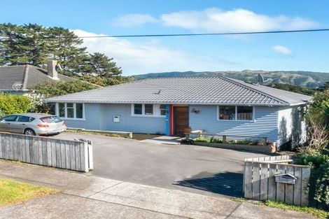 Photo of property in 34 Sievers Grove, Cannons Creek, Porirua, 5024