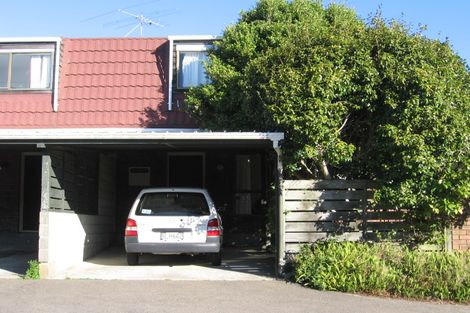 Photo of property in 60 Churton Drive, Churton Park, Wellington, 6037