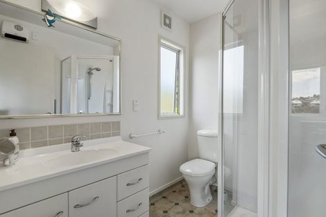 Photo of property in 38 Saddleback Rise, Murrays Bay, Auckland, 0630