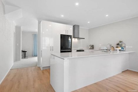 Photo of property in 12 Samuel Cassidy Avenue, Swanson, Auckland, 0614