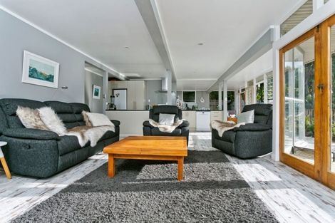 Photo of property in 90 Saddleback Rise, Murrays Bay, Auckland, 0630