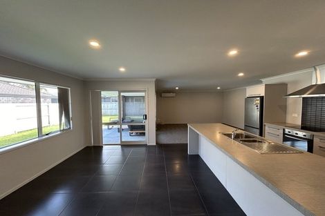 Photo of property in 41 Butterworth Crescent, Papamoa Beach, Papamoa, 3118
