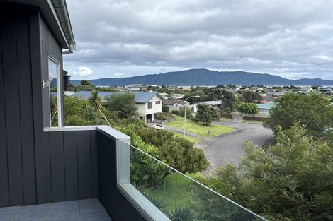 Photo of property in 8 Sunset Terrace, Waikanae Beach, Waikanae, 5036