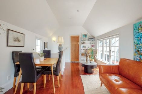 Photo of property in 17 Selwyn Terrace, Thorndon, Wellington, 6011