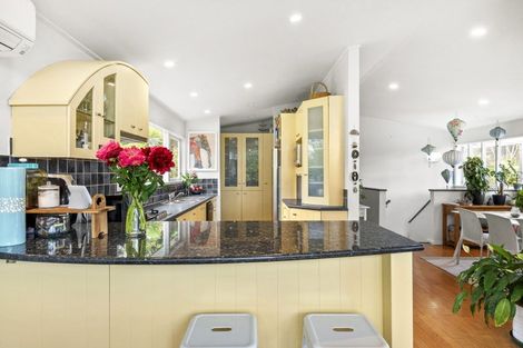 Photo of property in 2 Lyons Avenue, Murrays Bay, Auckland, 0630