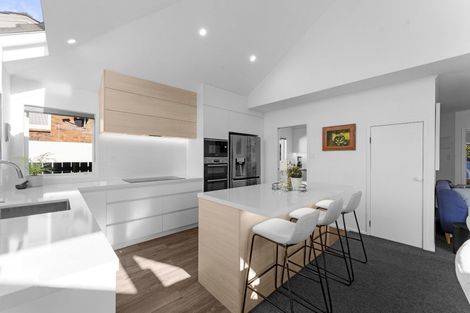 Photo of property in 9 The Anchorage, Sunnyhills, Auckland, 2010