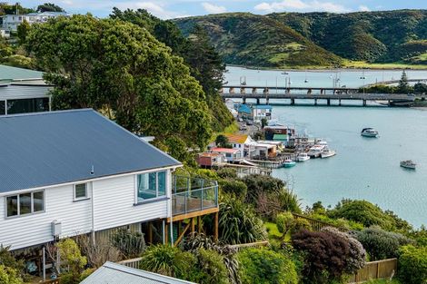 Photo of property in 61 Bayview Road, Paremata, Porirua, 5024