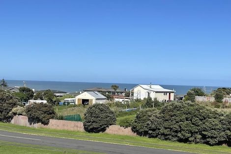 Photo of property in 16 Longbeach Drive, Castlecliff, Whanganui, 4501