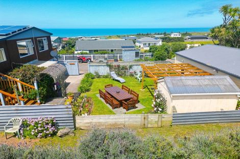 Photo of property in 18 Okiwa Terrace, Waiinu Beach, Whanganui, 4588