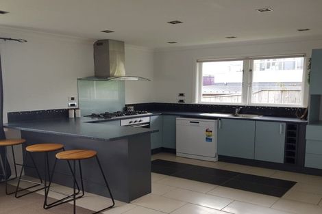 Photo of property in 48 Brooker Grove, Newlands, Wellington, 6037