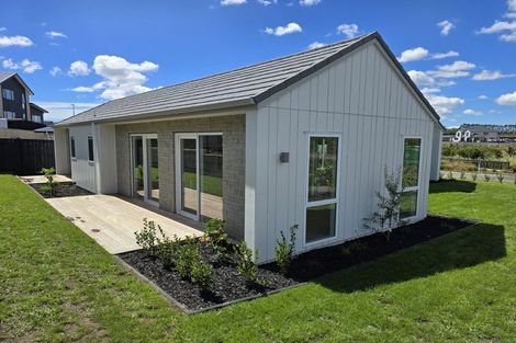 Photo of property in 20 Arohaina Avenue, Karaka, 2124