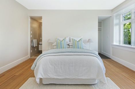 Photo of property in 21 Saint Andrews Square, Strowan, Christchurch, 8052