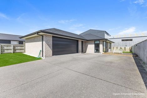 Photo of property in 10 Rehua Place, Waiwhakaiho, New Plymouth, 4312