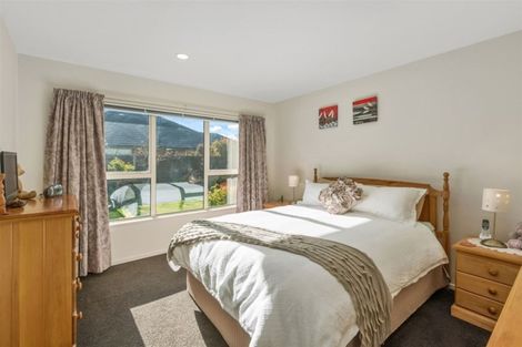 Photo of property in 52 Englefield Road, Northwood, Christchurch, 8051