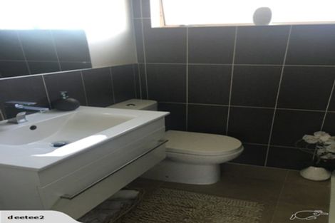 Photo of property in 1/32 Teal Crescent, Beach Haven, Auckland, 0626