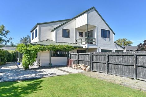 Photo of property in 6 Luxton Place, Rangiora, 7400